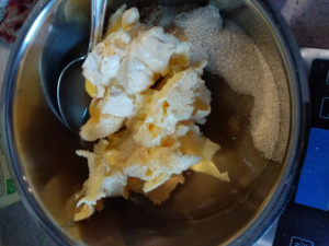 Das Bild zeigt das schmelzen von Margarine mit Öl, Zucker und Honig
