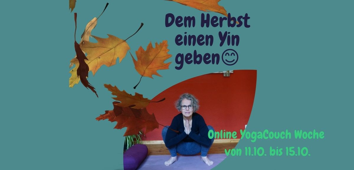 Foto von Susanne in der Yinposition Hocke. In das Foto fallen herbstliche Blätter. Der Titel ist: dem Herbst einen Yin geben. Es ist Werbung für die Online YogaCouch Woche vom 11.10 - 15.10.21